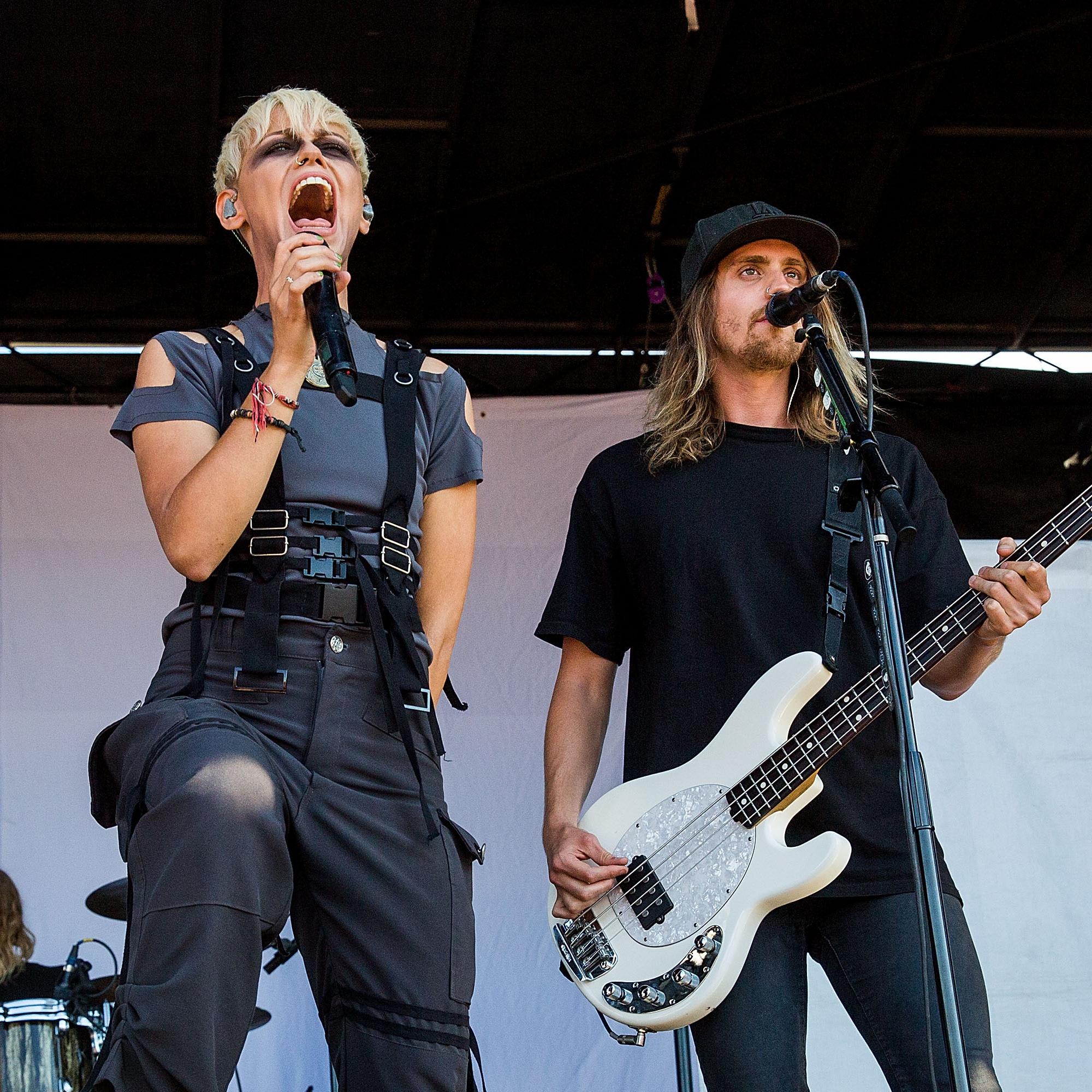 Tonight Alive live